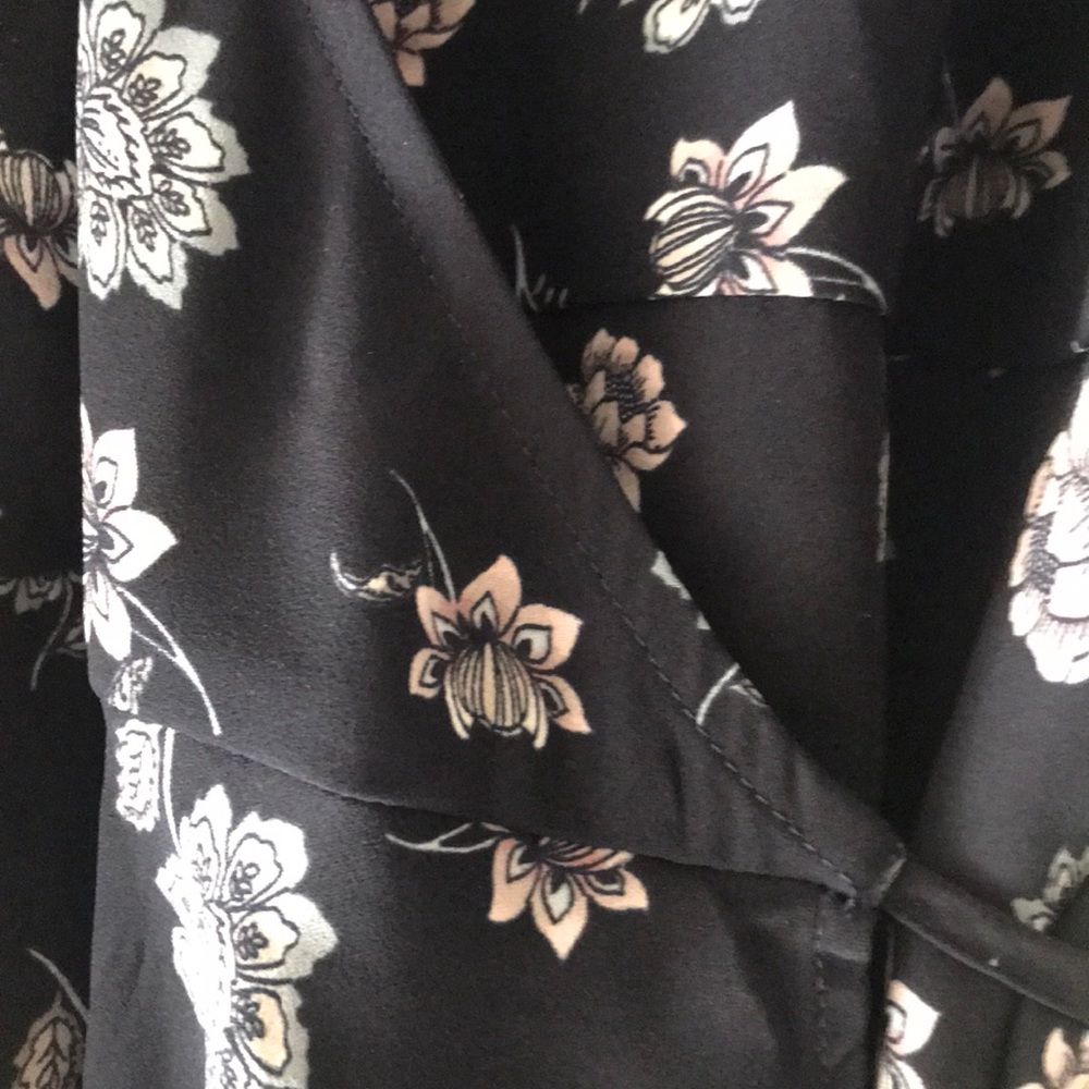 Beautiful wrap blouse - Picture 3 of 4